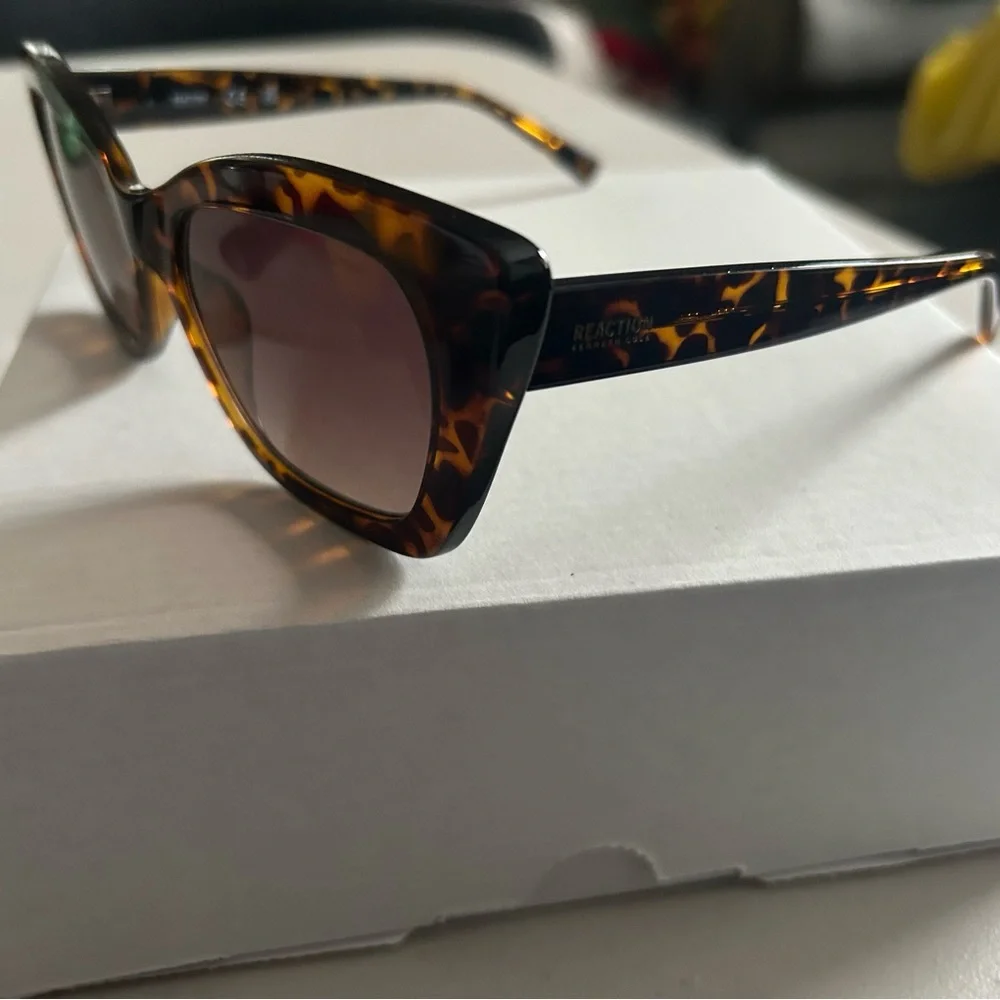 NWOT Reaction by Kenneth Cole Brown Tortoise Shell Cat Eye Sunglasses - Picture 4 of 5